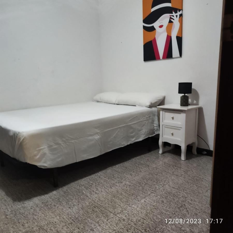 Апартаменти Apto Barcelona C R Santa Coloma de Gramenet Екстер'єр фото