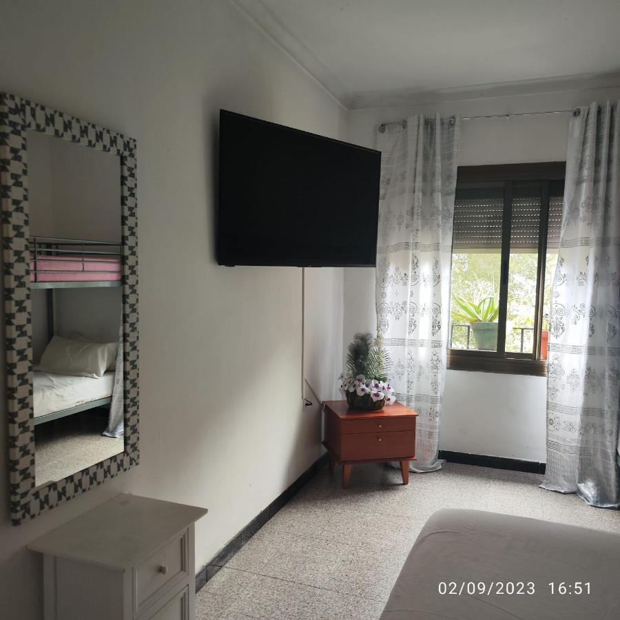 Апартаменти Apto Barcelona C R Santa Coloma de Gramenet Екстер'єр фото